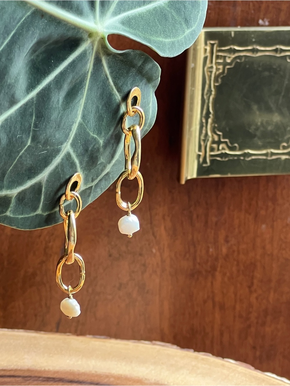 Chan Luu Gold Link Drop Earrings with White Pearl - Picture 4 of 6
